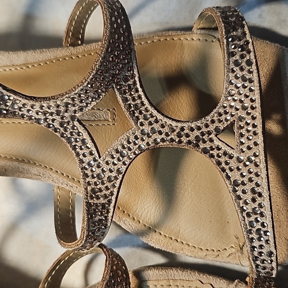 New Directions Wedged Sandals - Picture 2 of 7